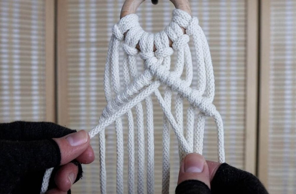 making double half hitch knots for top of diamond on macrame wall plant hanger