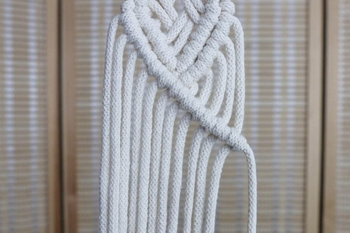 doing double half hitch knots for second diamond of macrame wall plant hanger free pattern