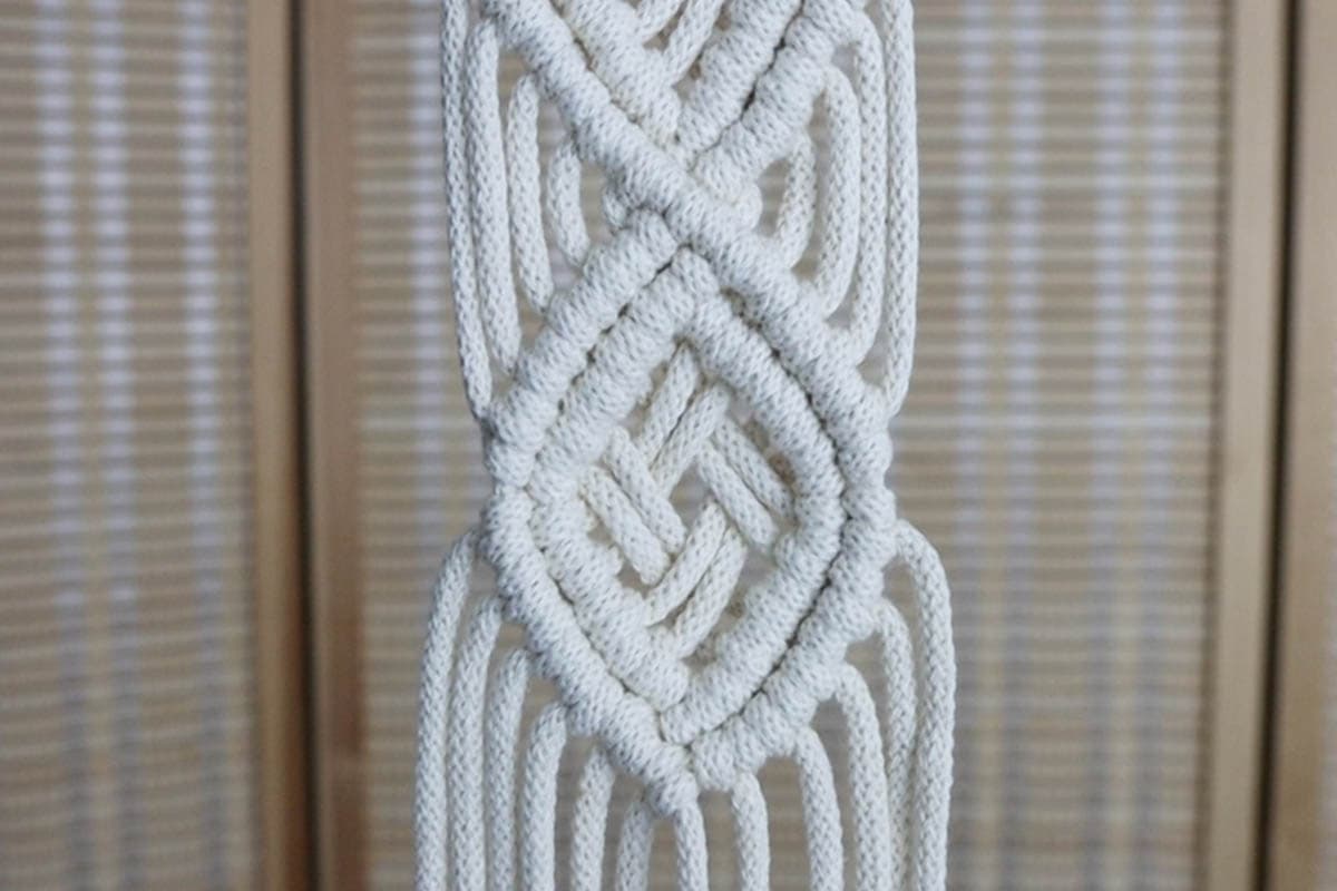 doing double half hitch knots for second diamond of macrame wall plant hanger free pattern