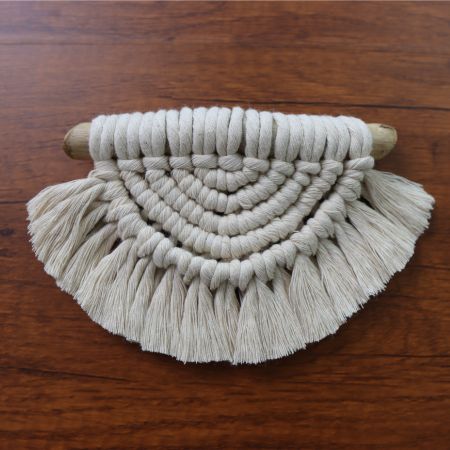 featured image for macrame semi circle wall hanging pattern