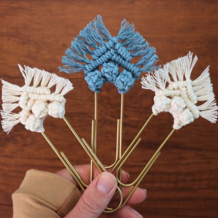 featured image for macrame paperclip bookmarks tutorial