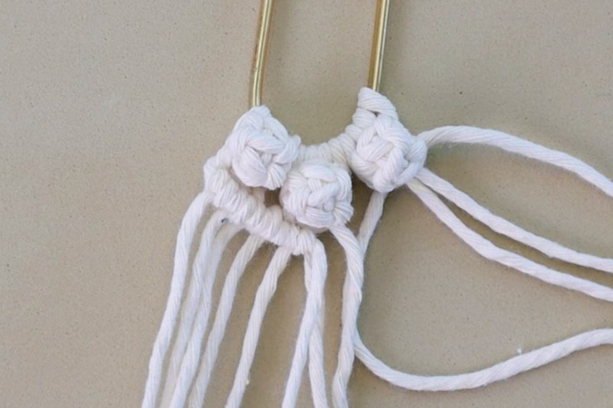tying the first row of dhhks