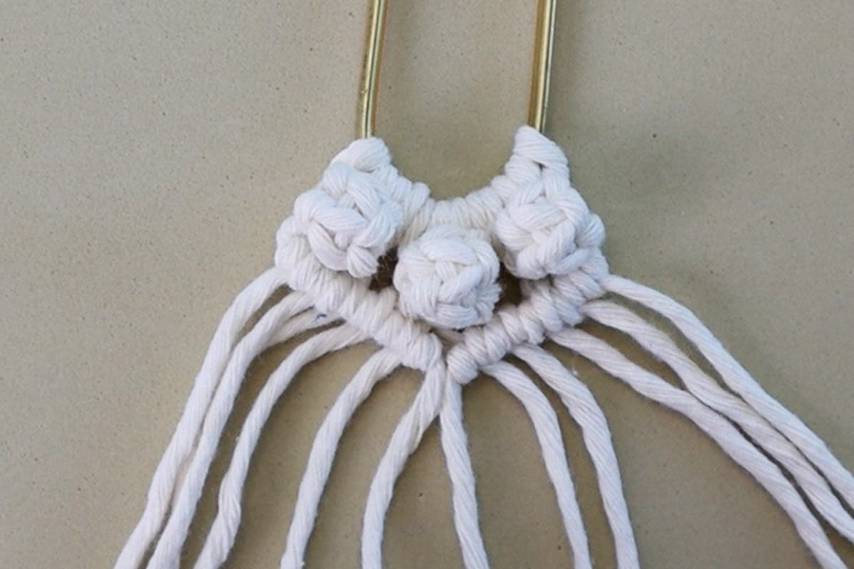 tying the first row of dhhks
