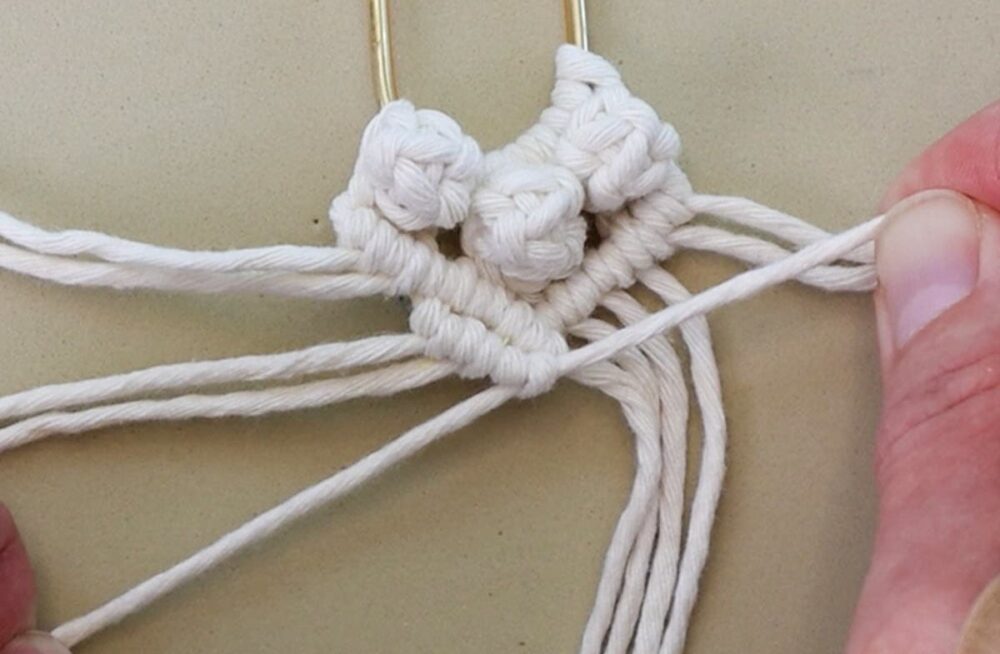 tying the last row of dhhks