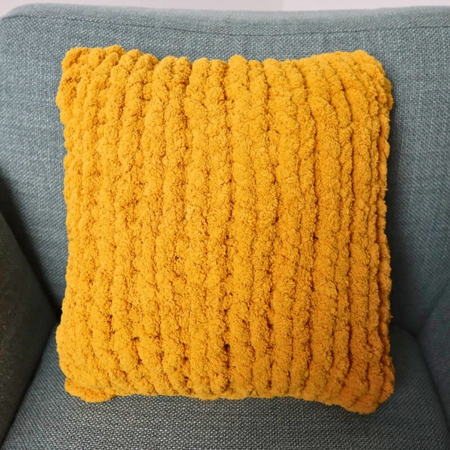 featured image for finger knit square pillow