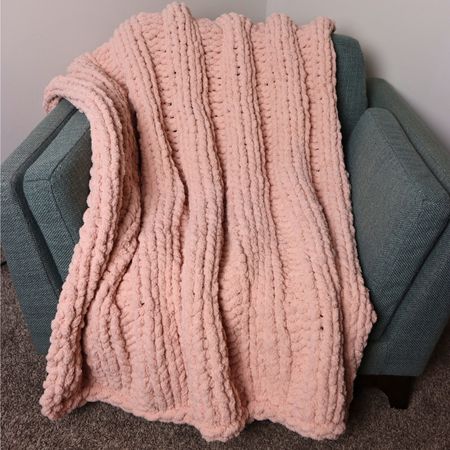 featured image for ribbed hand knit blanket post