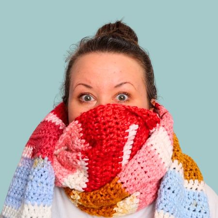 featured image for cozy chunky crochet scarf pattern