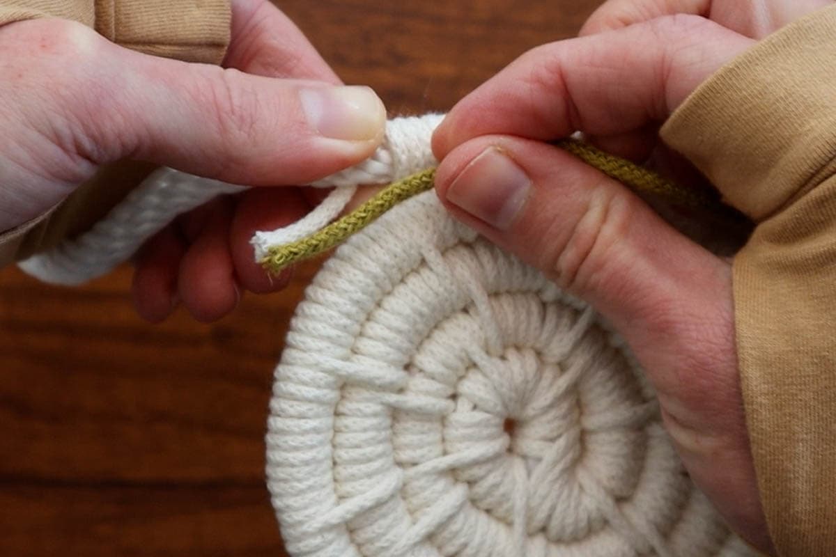 How to Make a Coiled Rope Basket (Easy DIY Tutorial for Beginners ...