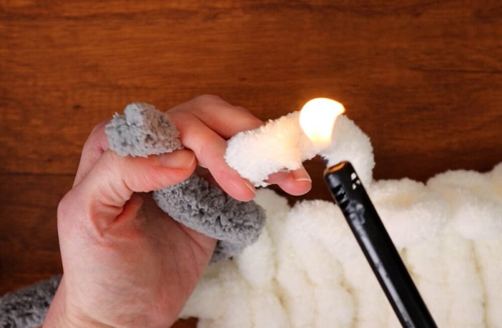 joining yarn with the lighter method