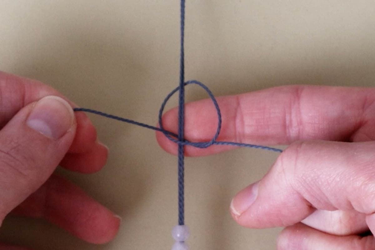 tying a square knot