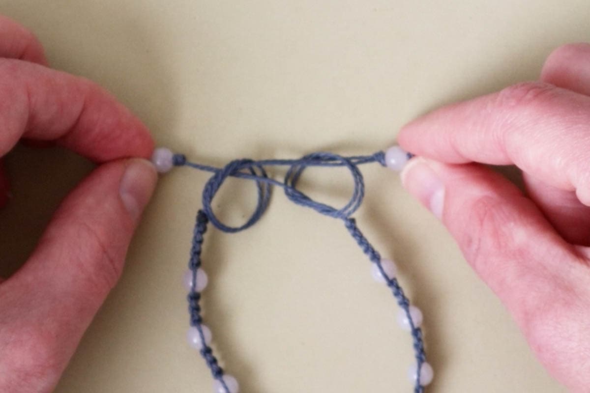 making the sliding knot closure