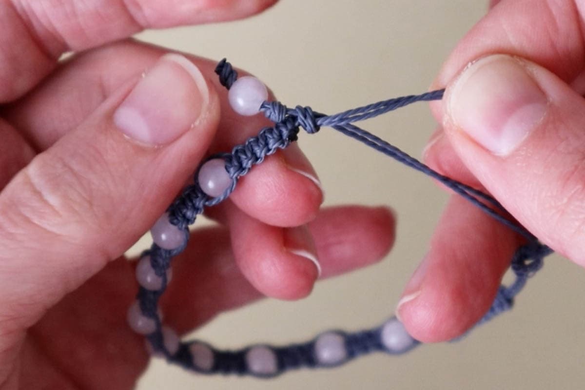 making the sliding knot closure