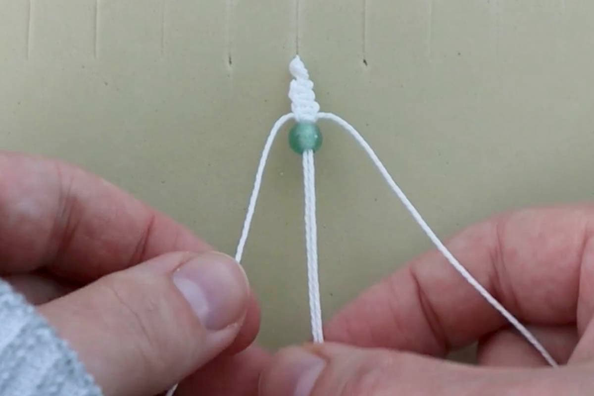 DIY Cowrie Shell Macrame Bracelet (Free Pattern + Video Tutorial ...