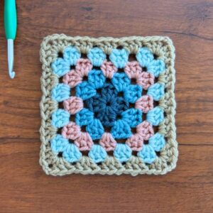 featured image for perfect crochet granny square post