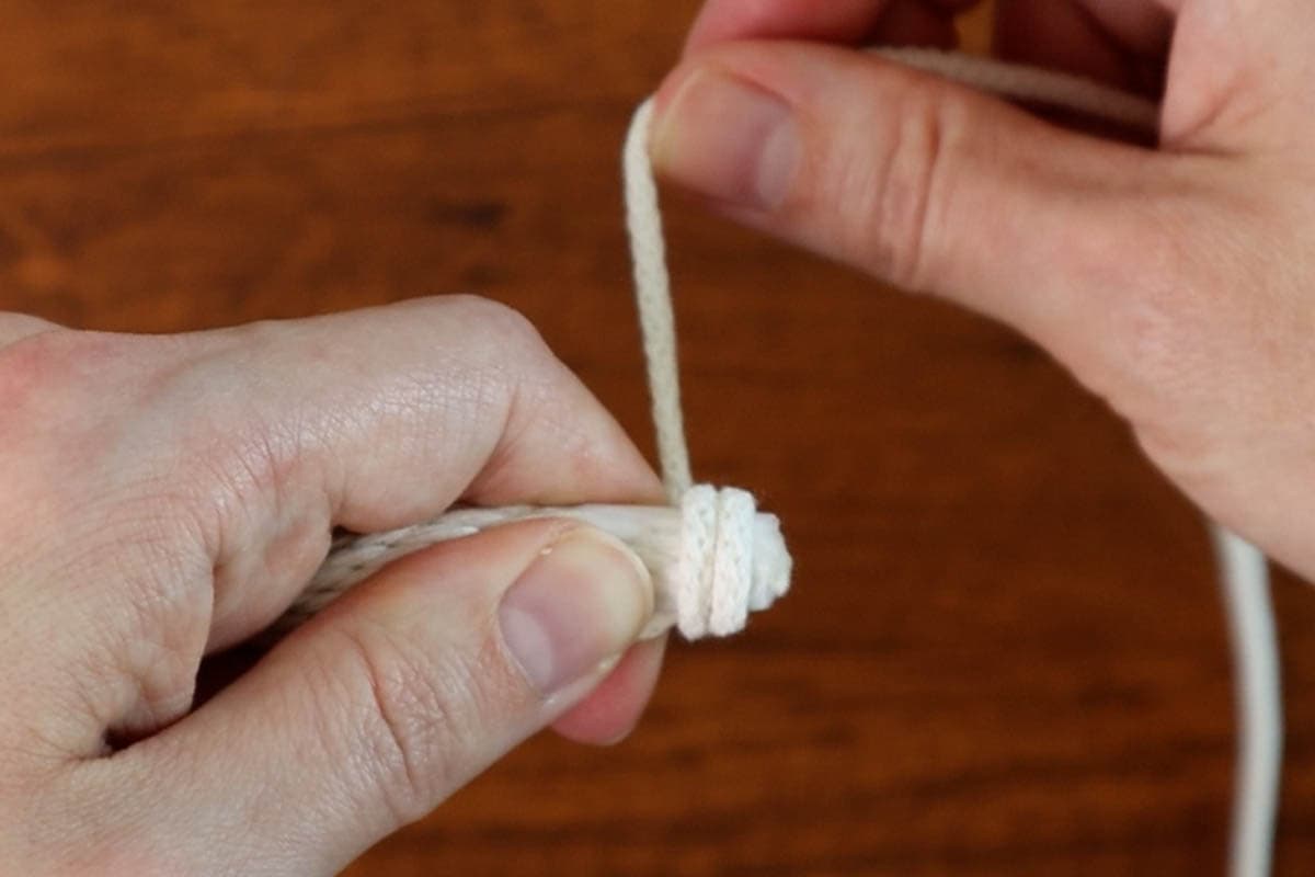 wrapping the filler cord to start the basket