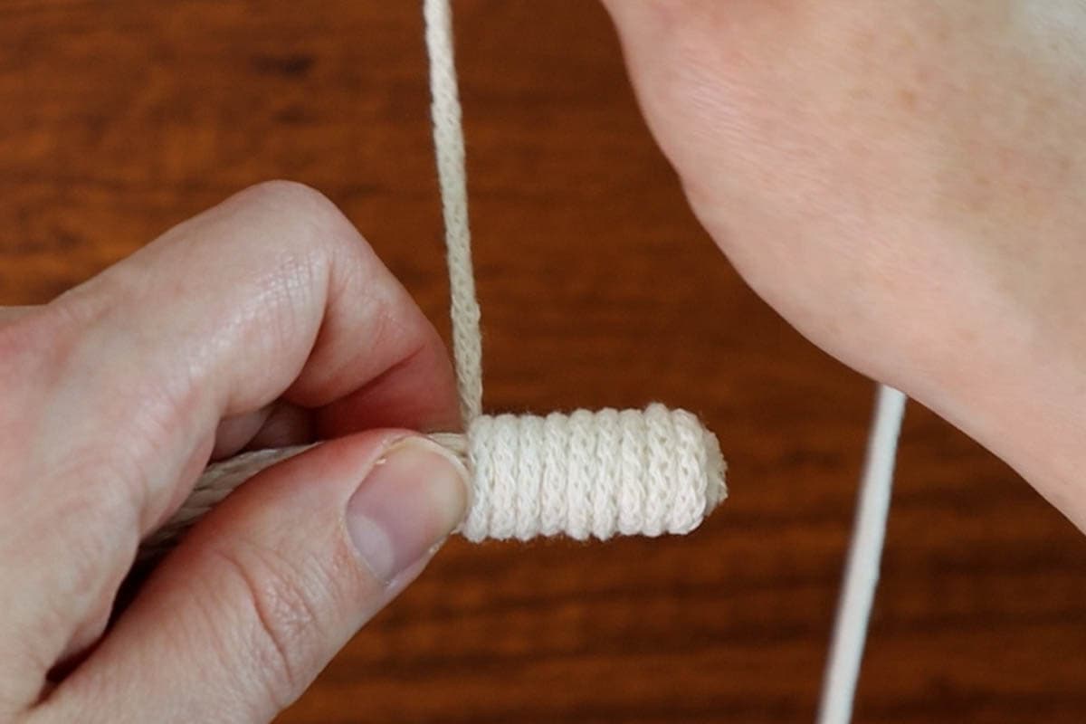 wrapping the filler cord to start the basket