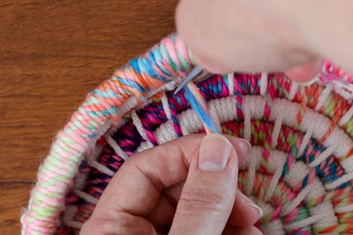 cutting the yarn