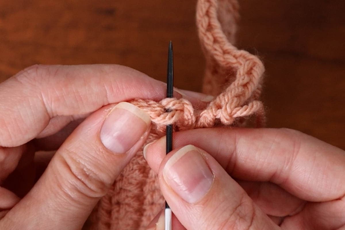 doing the invisible join for the solid crochet granny square tutorial