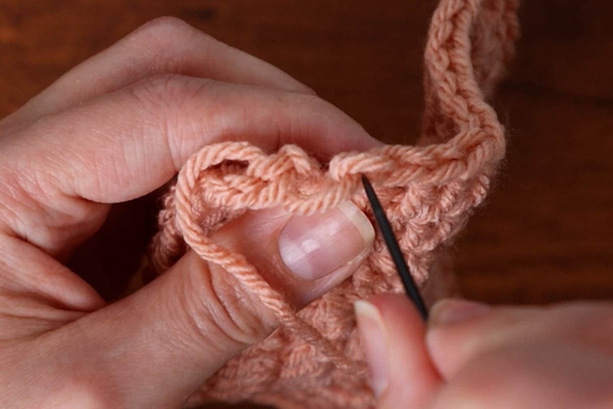 doing the invisible join for the solid crochet granny square tutorial