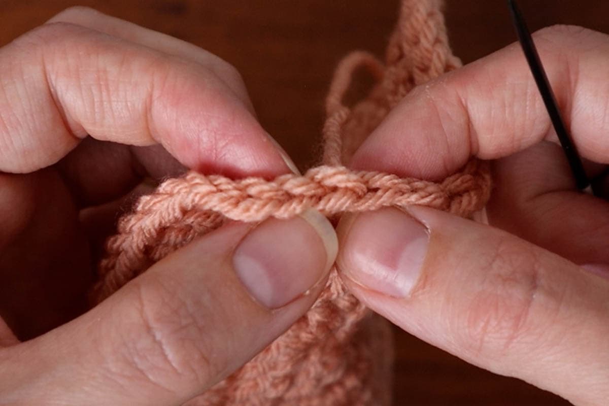 doing the invisible join for the solid crochet granny square tutorial