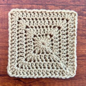 featured image for solid closed granny square post